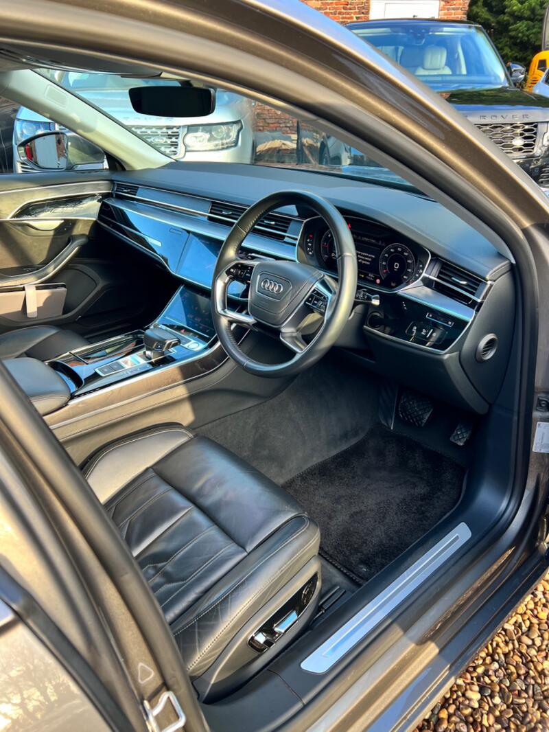 AUDI A8
