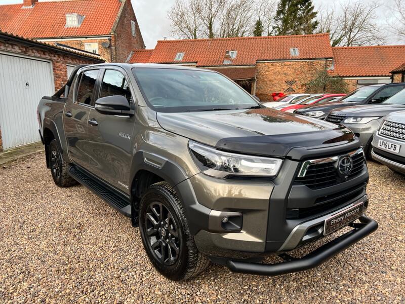 TOYOTA HILUX