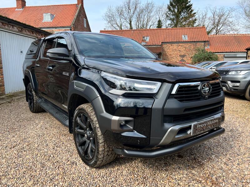 TOYOTA HILUX