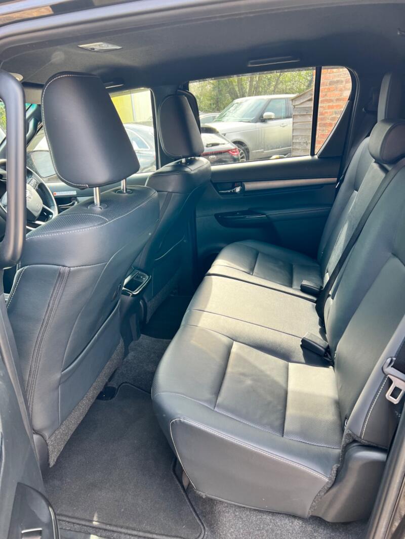 TOYOTA HILUX