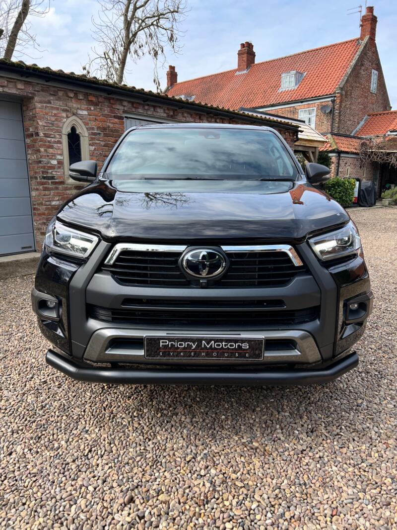 TOYOTA HILUX