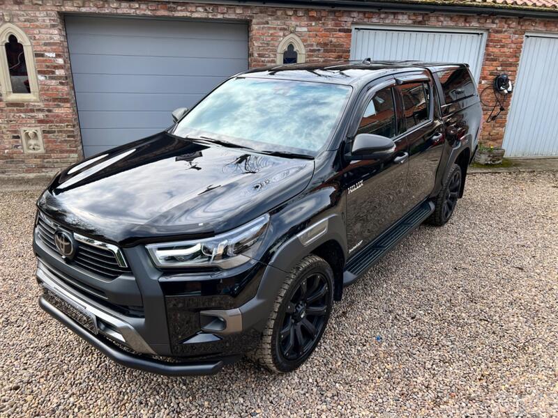 TOYOTA HILUX