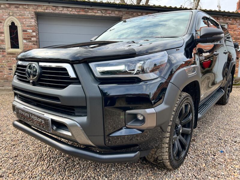 TOYOTA HILUX