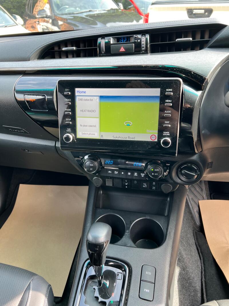 TOYOTA HILUX