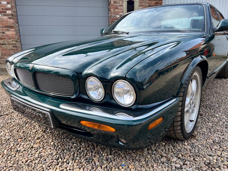 JAGUAR XJR