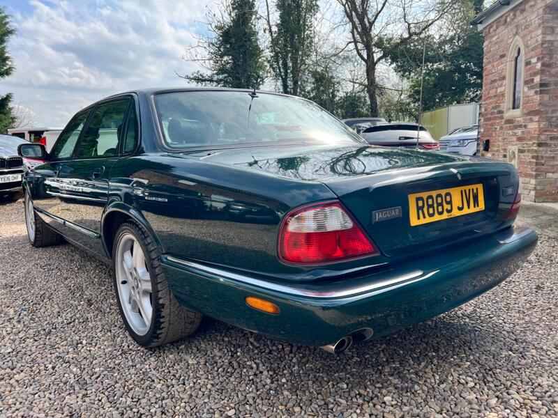 JAGUAR XJR