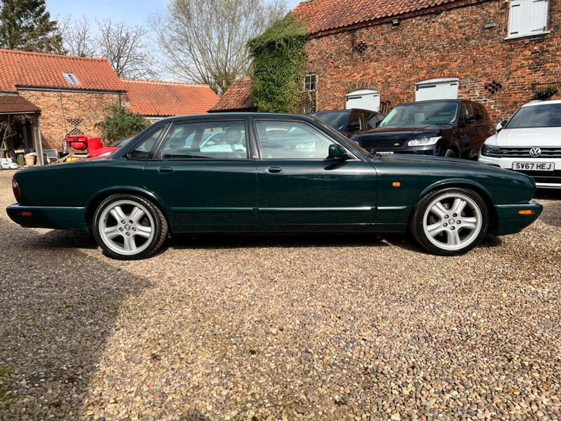 JAGUAR XJR