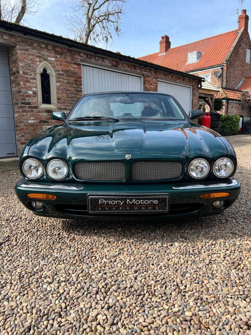 JAGUAR XJR