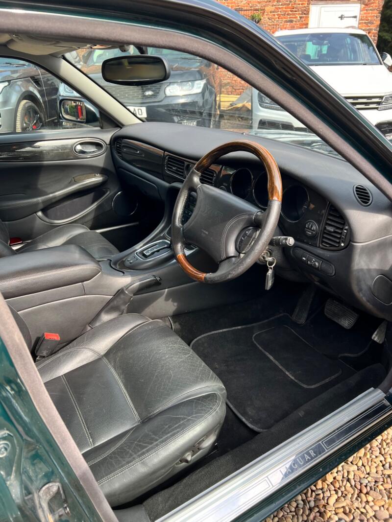 JAGUAR XJR