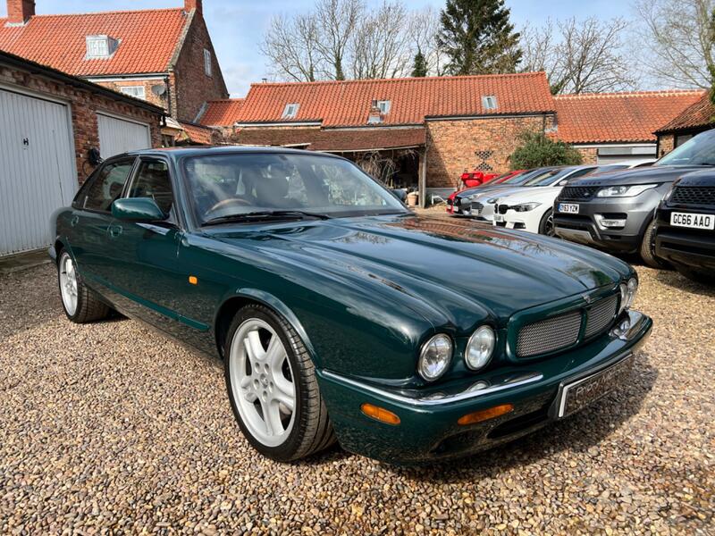 JAGUAR XJR