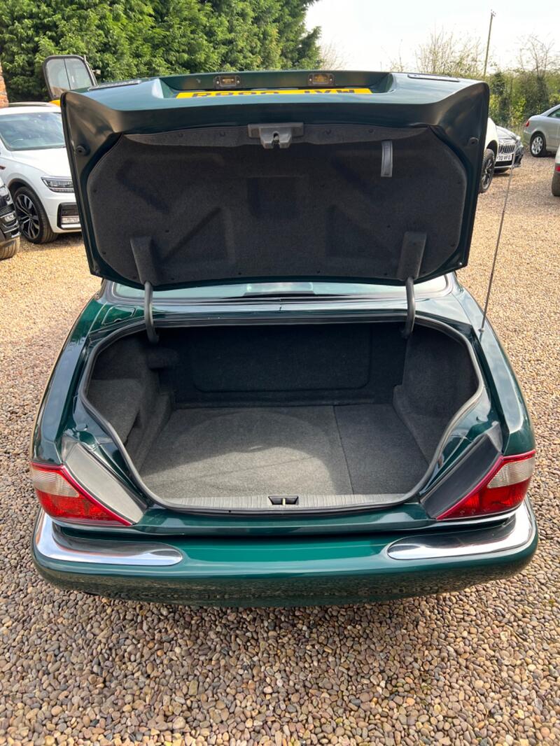 JAGUAR XJR