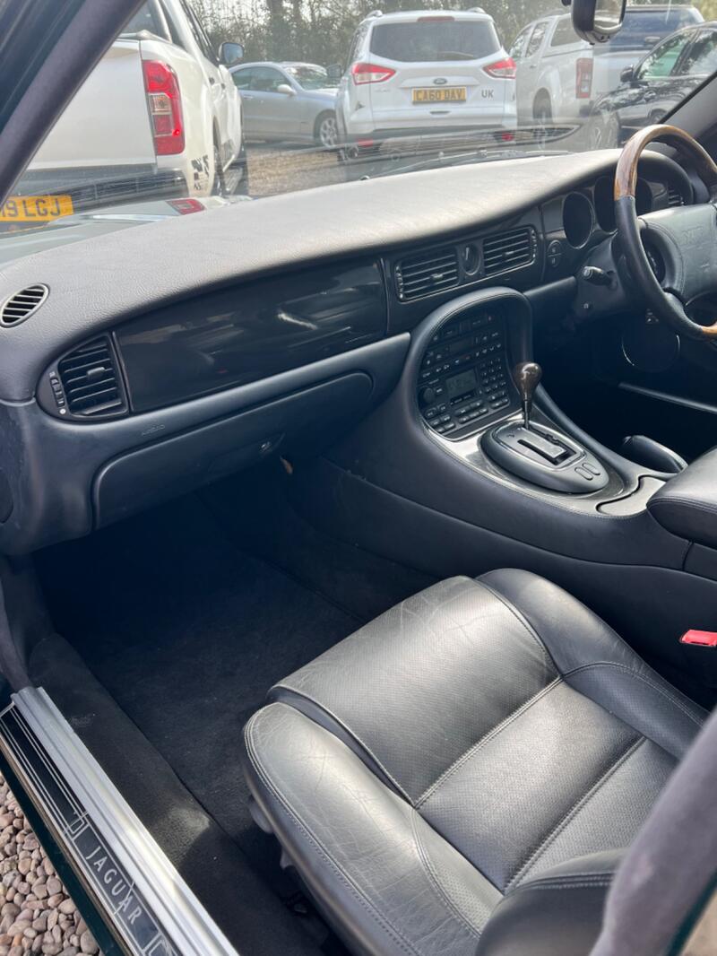 JAGUAR XJR