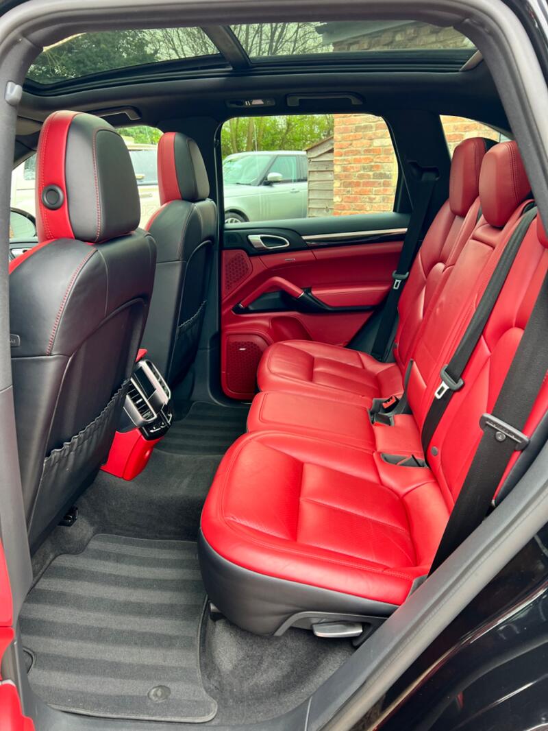 PORSCHE CAYENNE