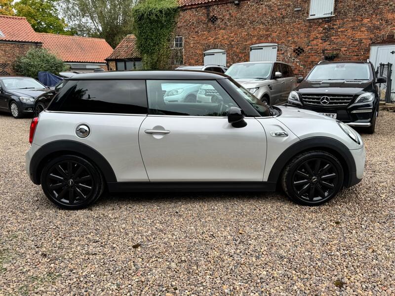 MINI HATCH