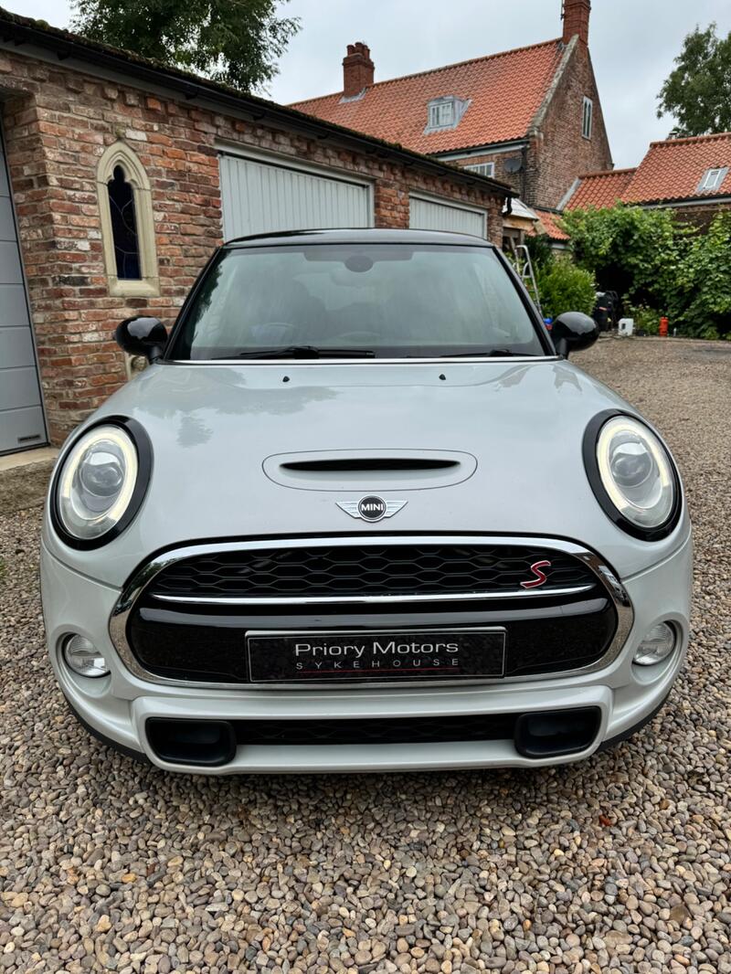MINI HATCH