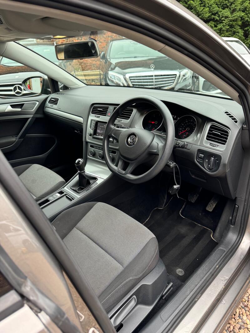 VOLKSWAGEN GOLF