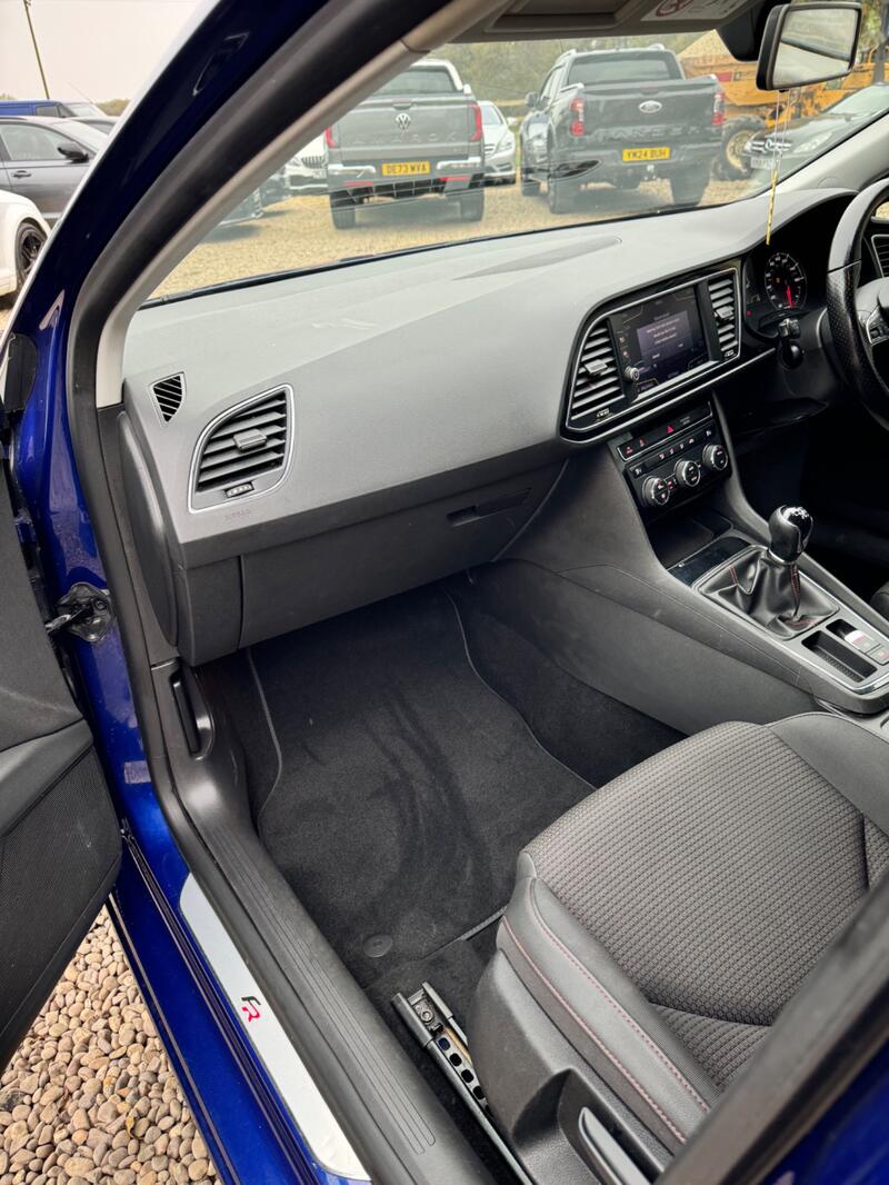 SEAT LEON