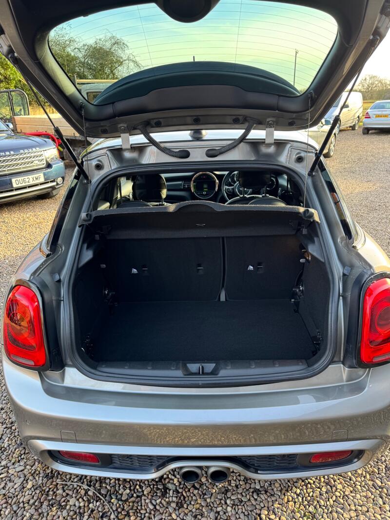 MINI HATCH