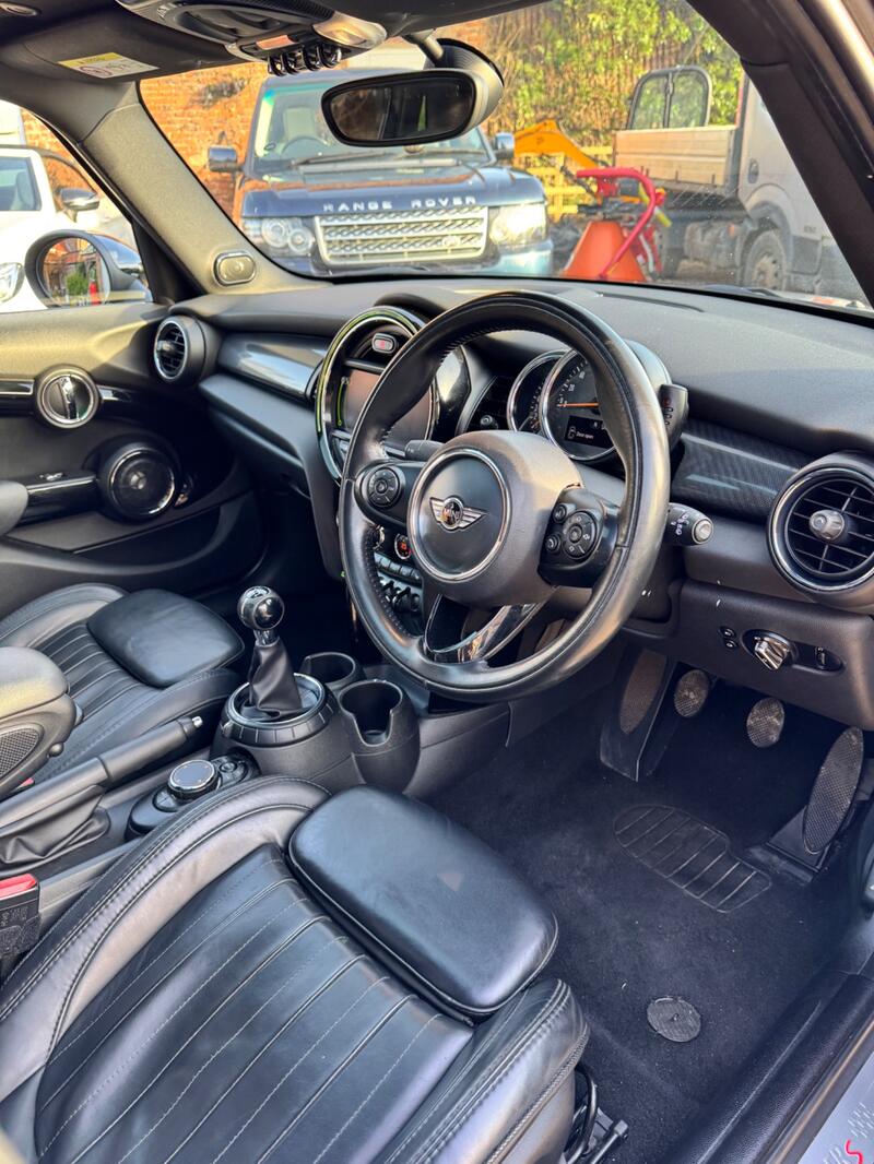 MINI HATCH