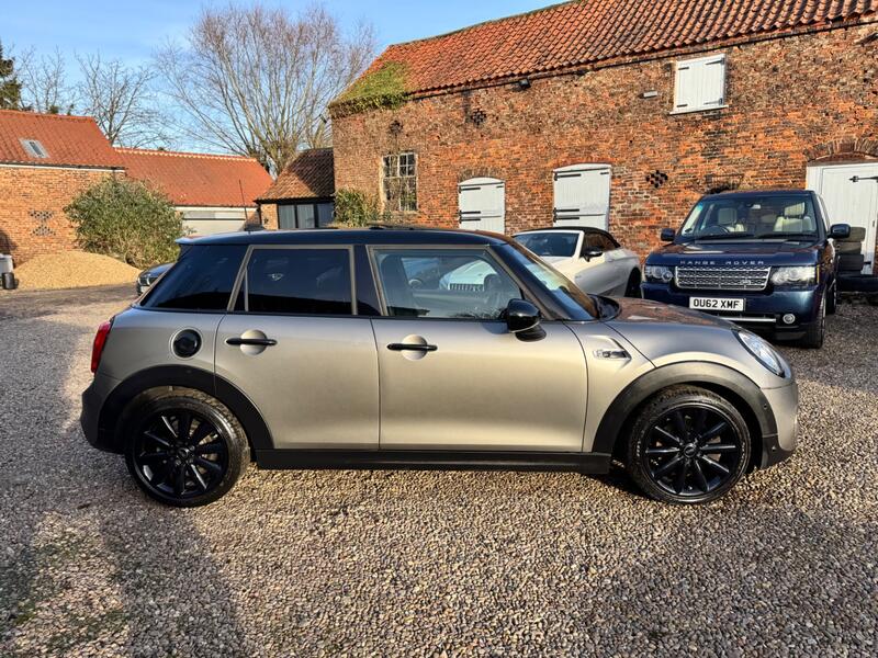 MINI HATCH