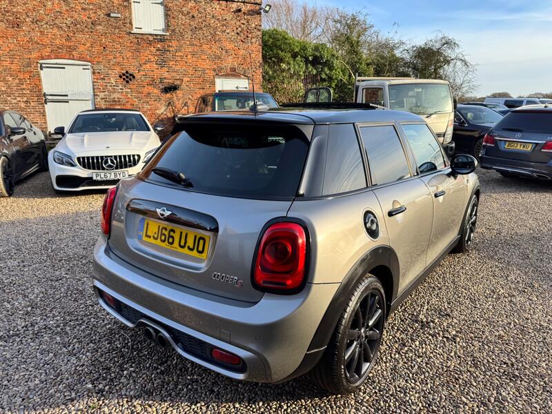 MINI HATCH