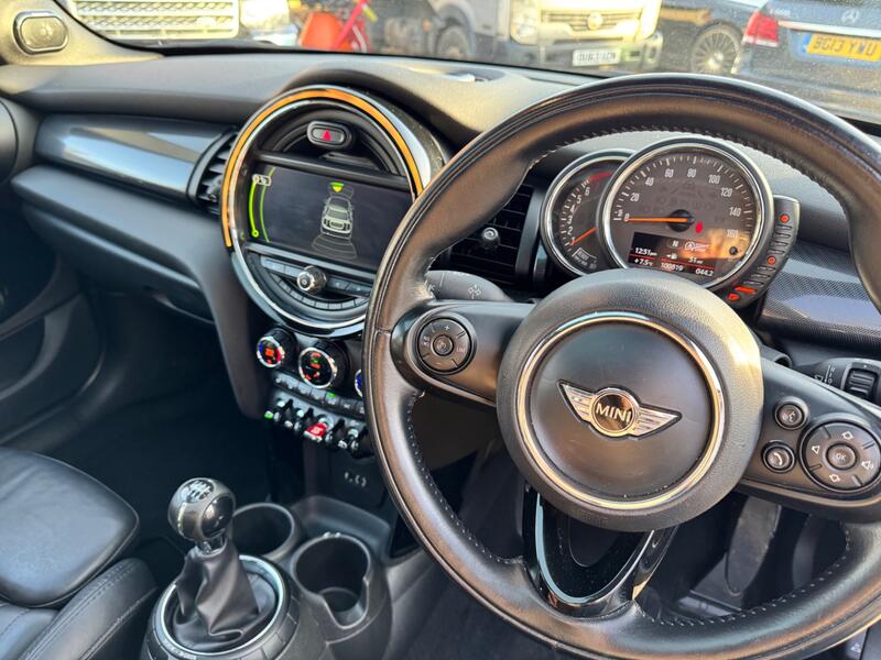 MINI HATCH