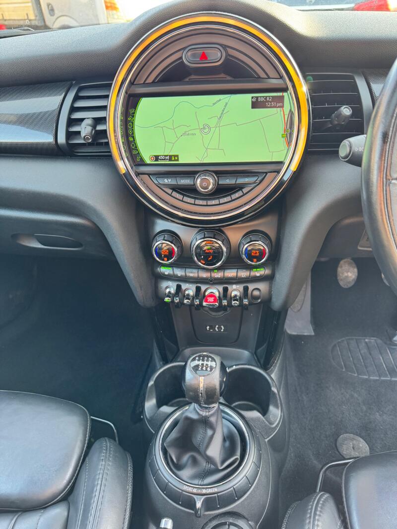 MINI HATCH