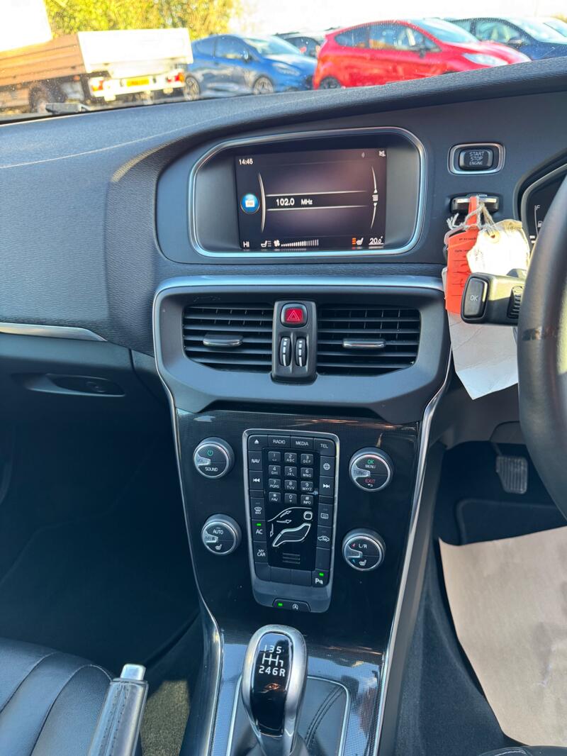 VOLVO V40