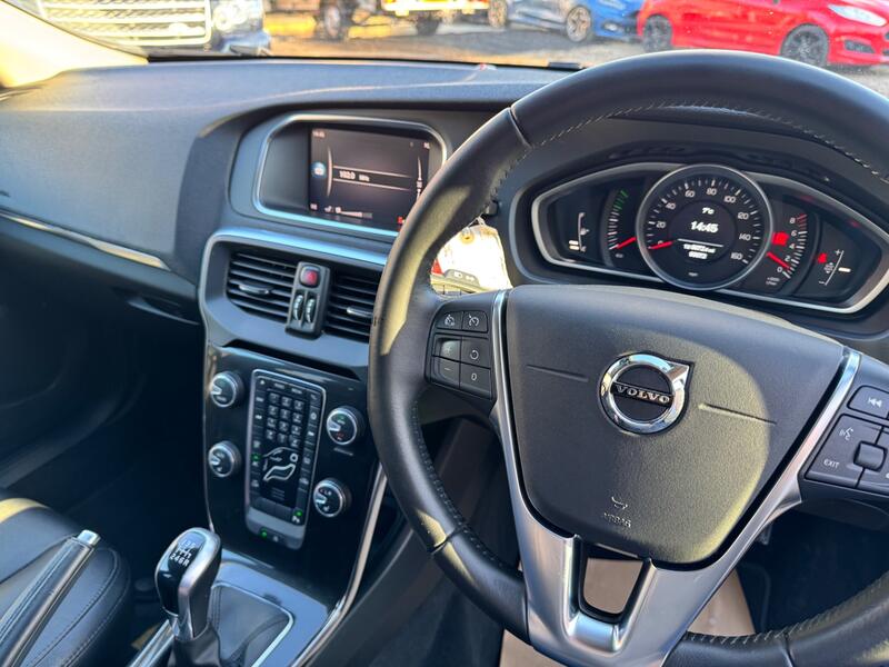 VOLVO V40