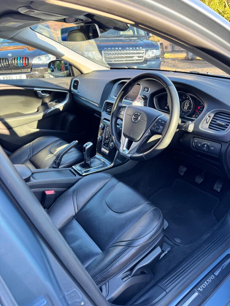 VOLVO V40