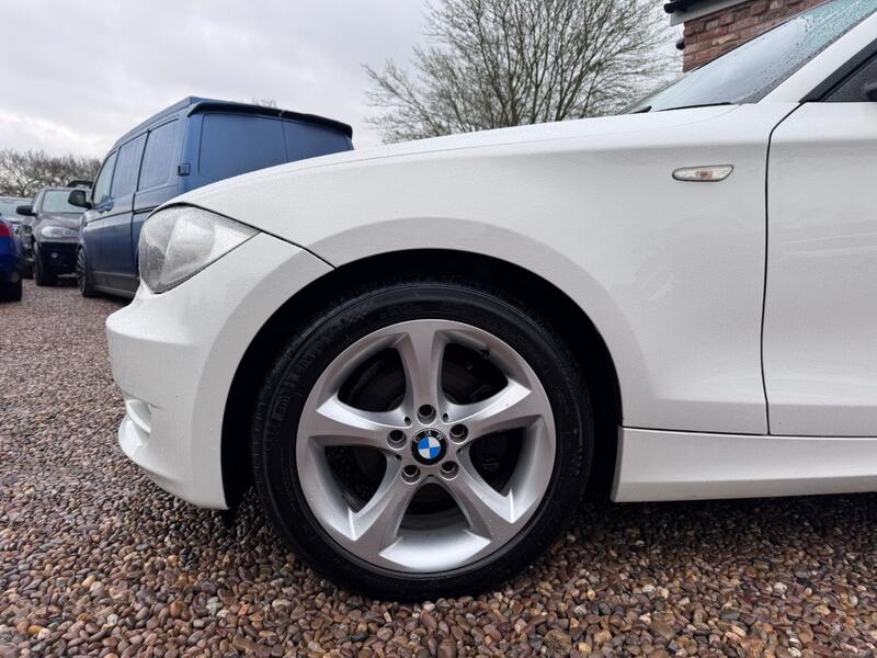 BMW 1 SERIES