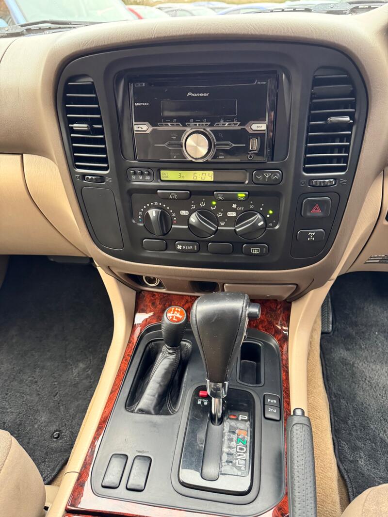 TOYOTA LAND CRUISER
